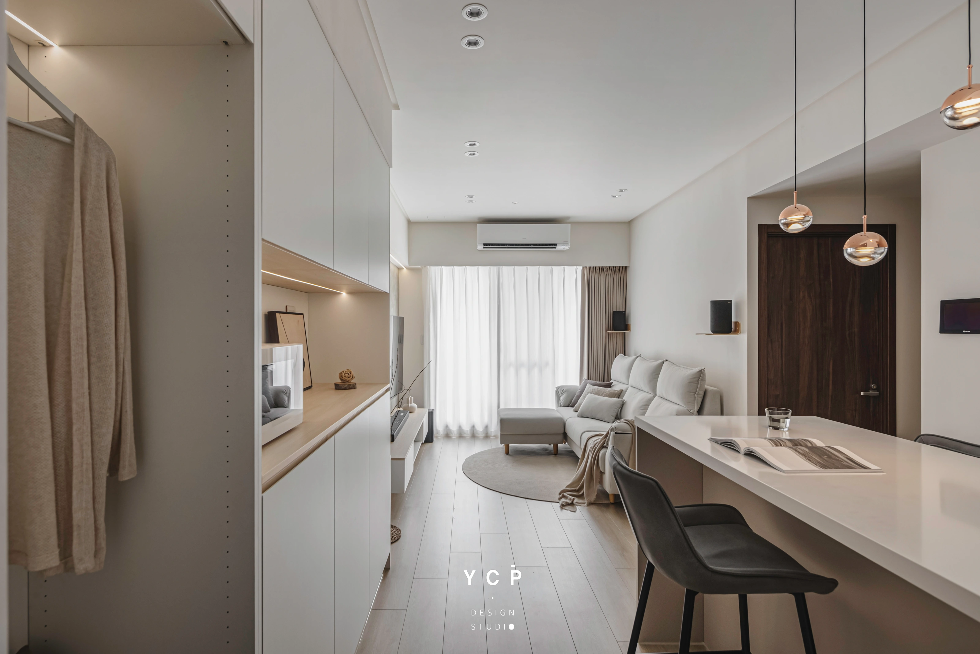 Pleasure / 愉悅 — shared living and dining